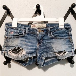 Hollister distresses jean shirt size 3